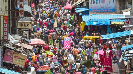 Karnataka government has authorised BBMP marshals and health officials to enter the premises of the establishments to check for their compliance from September 1. In picture - Crowded avenue road market in Bengaluru. (PTI)