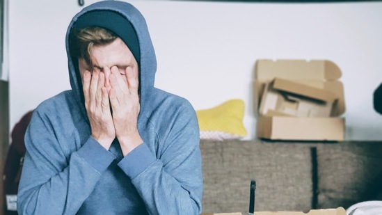 Tired and feeling drained: Toxins start to build up when the kidney is not fine. This can cause a person from feeling tired and weak and not concentrate on work.(Unsplash)