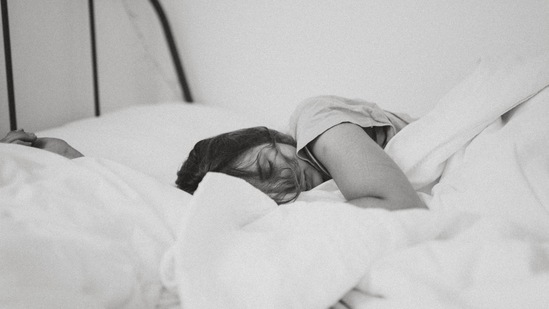 Trouble sleeping: A healthy kidney releases all the toxins which further gets flushed out with the urine but when the kidneys aren't filtering properly, toxins remain in the blood. This can make people stay awake at night.(Unsplash)