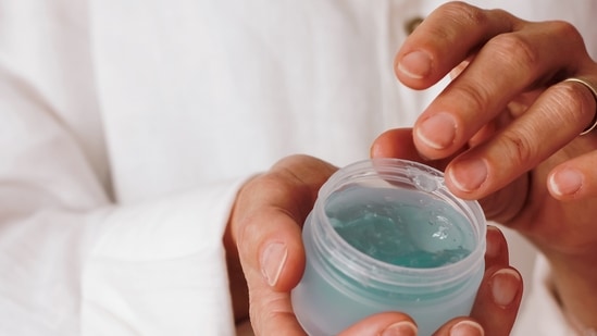 Dry and itchy skin: The role of a kidney is to remove wastes and extra fluid from the body but if a kidney has any kind of infection then they are no longer able to maintain the right balance of minerals and nutrients in your blood.(Unsplash)