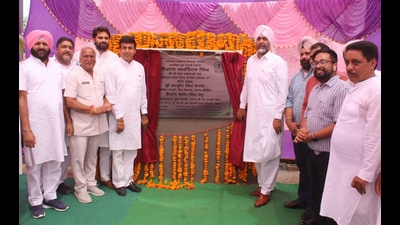 Punjab finance minister Manpreet Singh Badal laying the foundation stone of a senior citizen’s home in Mullanpur Dakha, Ludhiana, on Friday. (HT photo)