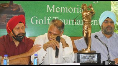 Jeev Milkha Singh breaks down during a press conference on the eve of Milkha Singh Memorial Golf Tournament at Chandigarh Golf Club on Friday. (Keshav Singh/HT) Jeev Milkha Singh breaks down during a press conference on the eve of Milkha Singh Memorial Golf Tournament at Chandigarh Golf Club on Friday. (Keshav Singh/HT)