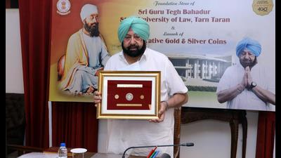 The CM launching commemorative gold and silver coins to mark the Guru’s birth anniversary.