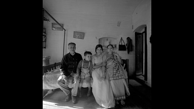 A fit subject for Mannu Bhandari: A middle class family in Varanasi, 1965. (Mario De Biasi via Getty Images) A fit subject for Mannu Bhandari: A middle class family in Varanasi, 1965. (Mario De Biasi via Getty Images)