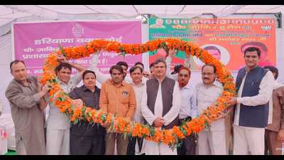 Former MLA Zakir Hussain being felicitated in Ambala on Friday. (HT Photo) Former MLA Zakir Hussain being felicitated in Ambala on Friday. (HT Photo)