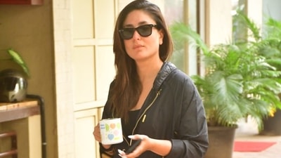 Kareena Kapoor spotted outside Mehboob studios. (Varinder Chawla) Kareena Kapoor spotted outside Mehboob studios. (Varinder Chawla)
