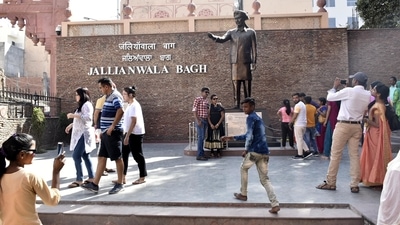 The statue of Shaheed Udham Singh at Jallianwala Bagh in Amritsar. ((HT Photo))