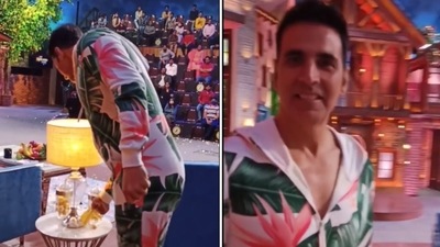 Akshay Kumar on the sets of The Kapil Sharma Show. Akshay Kumar on the sets of The Kapil Sharma Show.