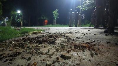 A road covered with stones pelted during the clash on BHU campus. (Mohammad Muqeed/HT photo)
