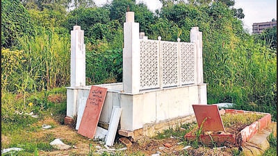 Attempts to build a ‘shrine’ for don-turned-MP Shahabuddin at Delhi graveyard Attempts to build a ‘shrine’ for don-turned-MP Shahabuddin at Delhi graveyard