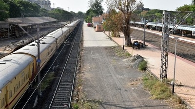 According to the Government Railway Police (GRP) on an average, two to three children in the ages of 6 to 14 years land up at Pune railway station on a daily basis. (HT file photo)