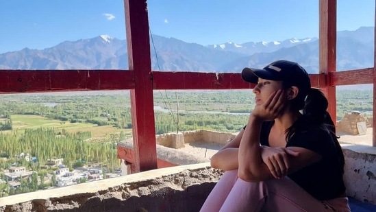 Sara Ali Khan has kept fans hooked to her Leh Ladakh diaries. From sharing the picturesque view of moonlit trip in the hills to sharing snippets from morning scenes at Thiksey Monastery, the Bollywood diva is making us yearn for a similar getaway.(Instagram/saraalikhan95)
