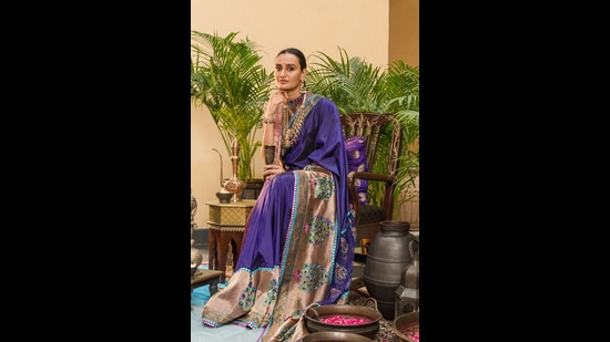 Subdued beautiful colours of light turquoise, light pink, light peach and vibrant purple can be seen Subdued beautiful colours of light turquoise, light pink, light peach and vibrant purple can be seen