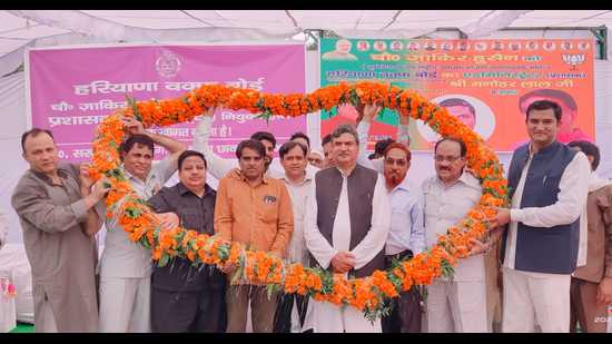 Former MLA Zakir Hussain being felicitated in Ambala on Friday. (HT Photo)