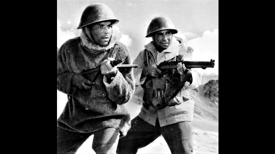 A still from the 1964-film Haqeeqat by Chetan Anand starring Dharmendra (left). The film has plenty of patriotic dialogue but the suffering of the soldiers isn’t glossed over.