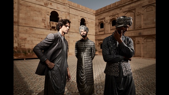 Models in Shantanu and Nikhil’s ceremonial collection for ICW 2021 Models in Shantanu and Nikhil’s ceremonial collection for ICW 2021