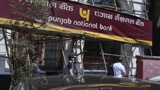 The government has extended the tenures of executive directors of Punjab National Bank (PNB), Union Bank of India and Central Bank of India, among other top officials.