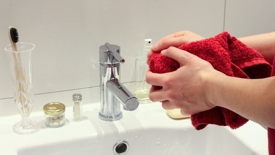 Keep your towels separate: Do not share your&nbsp;towels, napkins, or handkerchiefs with anyone as doing so can increase your risk of suffering from an eye infection.(Pixabay)