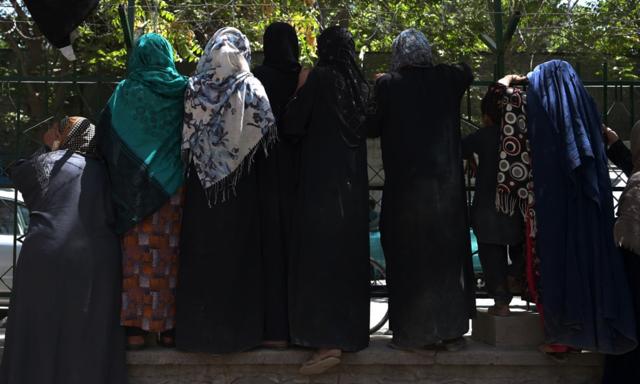 Afghan women (Shutterstock) Afghan women (Shutterstock)