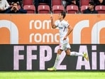Leverkusen hammer hapless Augsburg to go top of Bundesliga
