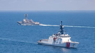 The Arleigh Burke-class guided-missile destroyer USS Kidd and US Coast Guard cutter Munro conduct Taiwan Strait transits on Friday. (REUTERS) The Arleigh Burke-class guided-missile destroyer USS Kidd and US Coast Guard cutter Munro conduct Taiwan Strait transits on Friday. (REUTERS)