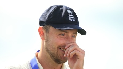 England's Ollie Robinson gives a post-match interview after their victory on fourth day of the third cricket Test match between England and India at Headingley cricket ground in Leeds, northern England, on August 28, 2021. - England beat India by an innings and 76 runs in third Test. (Photo by Lindsey Parnaby / AFP) / RESTRICTED TO EDITORIAL USE. NO ASSOCIATION WITH DIRECT COMPETITOR OF SPONSOR, PARTNER, OR SUPPLIER OF THE ECB (AFP) England's Ollie Robinson gives a post-match interview after their victory on fourth day of the third cricket Test match between England and India at Headingley cricket ground in Leeds, northern England, on August 28, 2021. - England beat India by an innings and 76 runs in third Test. (Photo by Lindsey Parnaby / AFP) / RESTRICTED TO EDITORIAL USE. NO ASSOCIATION WITH DIRECT COMPETITOR OF SPONSOR, PARTNER, OR SUPPLIER OF THE ECB (AFP)