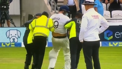 Security personnel at Headingley taking Jarvo out of the stadium (Twitter)