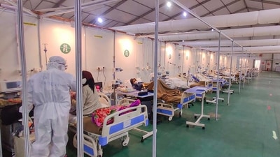 Covid-19 patients undergo treatment at DRDO's Sardar Vallabhbhai Patel Covid Hospital, in New Delhi. (PTI)