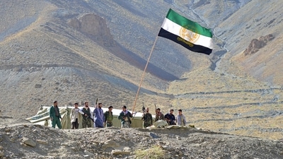 Afghan resistance movement and anti-Taliban uprising forces stand guard on a hilltop in the Astana area of Bazarak in Panjshir province. (AFP Photo) Afghan resistance movement and anti-Taliban uprising forces stand guard on a hilltop in the Astana area of Bazarak in Panjshir province. (AFP Photo)