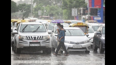 Delhi received considerable rain on Saturday after remaining relatively dry for around a week (Sanhit Khanna /Ht photo) Delhi received considerable rain on Saturday after remaining relatively dry for around a week (Sanhit Khanna /Ht photo)