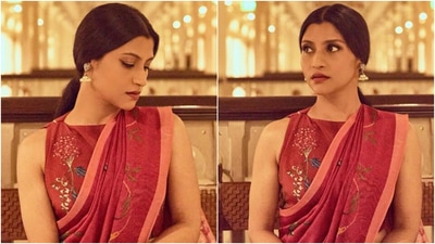 The elegant saree featured an unusual placement of florals on a branch on a rani pink base. A contrasting peach patti on the borders and the tassels on the pallu elevated the modern look of the traditional silhouette. (Instagram/@who_wore_what_when) The elegant saree featured an unusual placement of florals on a branch on a rani pink base. A contrasting peach patti on the borders and the tassels on the pallu elevated the modern look of the traditional silhouette. (Instagram/@who_wore_what_when)