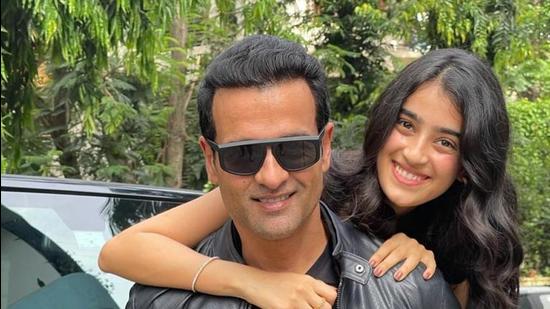 Actor Rohit Roy with daughter Kiara, who has went to US for higher studies. Actor Rohit Roy with daughter Kiara, who has went to US for higher studies.