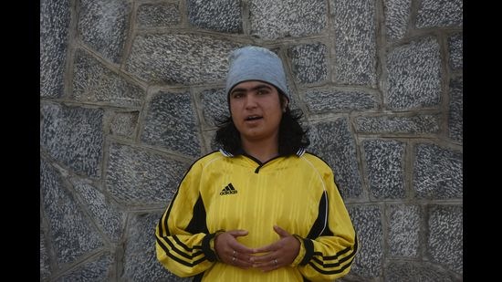 Insha Wadoo, the marathon girl of Kashmir, runs 7km on weekdays and 25-30km on weekends. At 27, she has come a long way overcoming life’s hurdles. (Photo credit: Waseem Andrabi/HT)