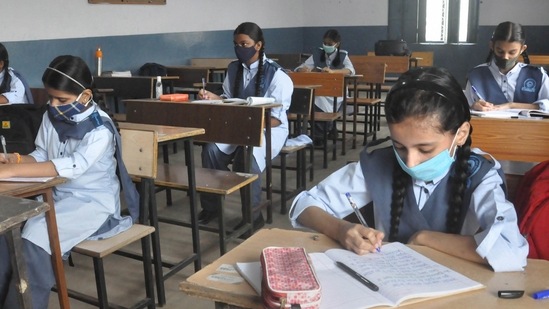 The Aam Aadmi Party (AAP) government announced on Friday that schools will be opened in a phased manner from September 1 for classes 9-12.(PTI file photo) The Aam Aadmi Party (AAP) government announced on Friday that schools will be opened in a phased manner from September 1 for classes 9-12.(PTI file photo)