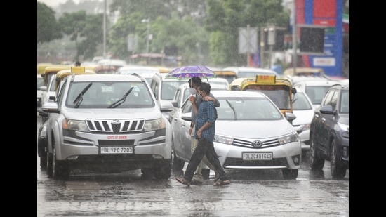 Delhi received considerable rain on Saturday after remaining relatively dry for around a week (Sanhit Khanna /Ht photo)