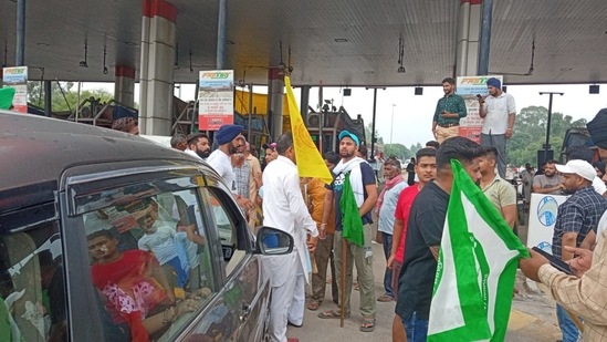 Protesting farmers blocked a toll plaza on Saturday as they took out a rally towards Karnal. (Photo: Sant Arora/Hindustan Times)