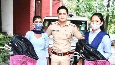 Chandigarh Police inspector Narinder Patial providing bicycles to two school girls (HT PHOTO) Chandigarh Police inspector Narinder Patial providing bicycles to two school girls (HT PHOTO)