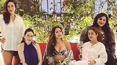Kareena Kapoor poses with her friends; did Amrita Arora borrow Saif Ali Khan's kurta? Kareena Kapoor poses with her friends; did Amrita Arora borrow Saif Ali Khan's kurta?