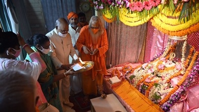 President Ram Nath Kovind and First Lady Savita Kovind worship Ram Lalla at the makeshift temple. (HT Photo) President Ram Nath Kovind and First Lady Savita Kovind worship Ram Lalla at the makeshift temple. (HT Photo)