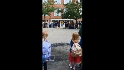 The image shows the students entering the school. (Instagram/@keri.bloomfield)