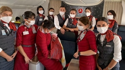 Turkish Airlines staff with Havva (Reuters/Turkish Airlines) Turkish Airlines staff with Havva (Reuters/Turkish Airlines)