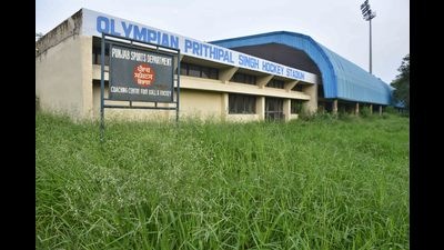 MC officials said the project has been prepared after consultation with hockey veterans and Ludhiana hockey association and the renovation work will begin soon. (HT file)