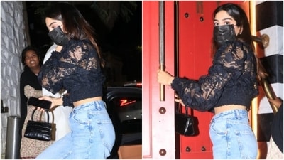 Khushi was snapped outside a restaurant while enjoying a dinner date last night in the bay. Janhvi Kapoor's sister chose a picture-perfect ensemble for the outing, and you can take cues from her for your next date with your girlfriends or beau. (HT Photo/Varinder Chawla)