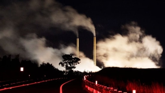 FILE PHOTO: Steam and other emissions rise from a coal-fired power station near Lithgow, 120 km (75 miles) west of Sydney, July 7, 2011. Australia is set to slap a carbon tax of A$23 a metric ton ($24.60) on its major emitters, newspapers said on Thursday, but it has halved the number of companies liable for the tax in a bid to overcome hostility to the policy. REUTERS/Daniel Munoz (AUSTRALIA - Tags: POLITICS ENVIRONMENT BUSINESS IMAGES OF THE DAY)(REUTERS)
