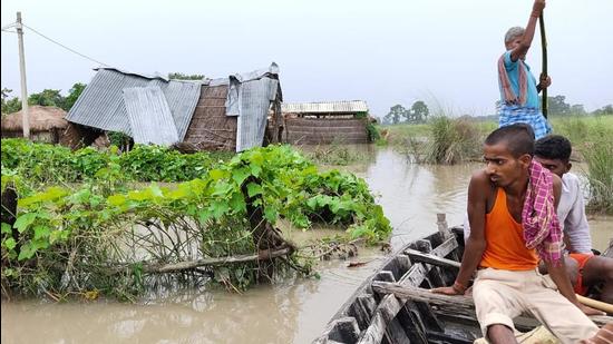 A flood-affected area in Bagaha subdivision of West Champaran district on Sunday. (HT PHOTO) A flood-affected area in Bagaha subdivision of West Champaran district on Sunday. (HT PHOTO)