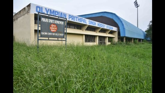 MC officials said the project has been prepared after consultation with hockey veterans and Ludhiana hockey association and the renovation work will begin soon. (HT file)