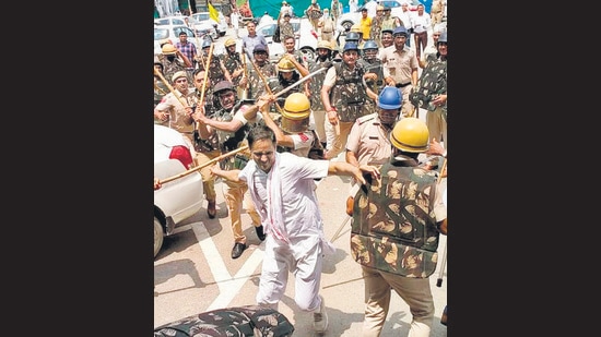 Farm union leaders are claiming that 45-year-old farmer Sushil Kumar, of Karnal’s Raipur Jattan village, had died after being beaten up by the cops (HT Photo)