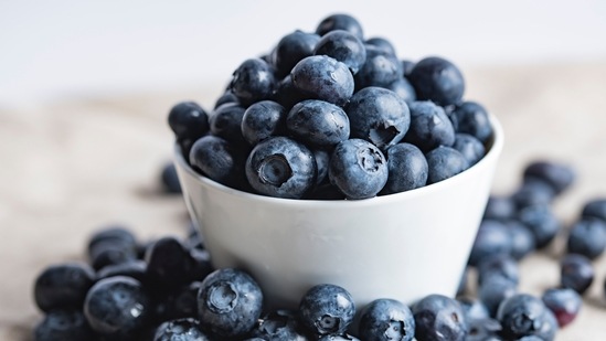 Blueberries: Blueberries are rich in vitamin A and C and 'anthocyanin', which is an age-defying anti-oxidant.(Unsplash)