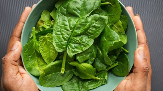 Spinach: Spinach contains vitamins A, C, E, and K that enhances collagen production to keep skin firm and smooth.(Unsplash)