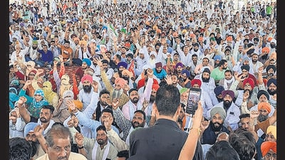 Farmers take part in a mahapanchayat by Sanyukt Kisan Morcha at the Gharaunda grain market in Karnal on Monday. (PTI) Farmers take part in a mahapanchayat by Sanyukt Kisan Morcha at the Gharaunda grain market in Karnal on Monday. (PTI)